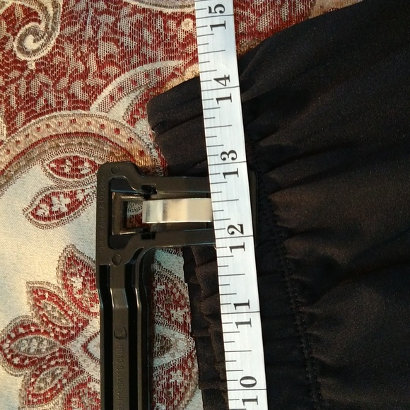 Size M black loose-fitting capris - Picture 6 of 11
